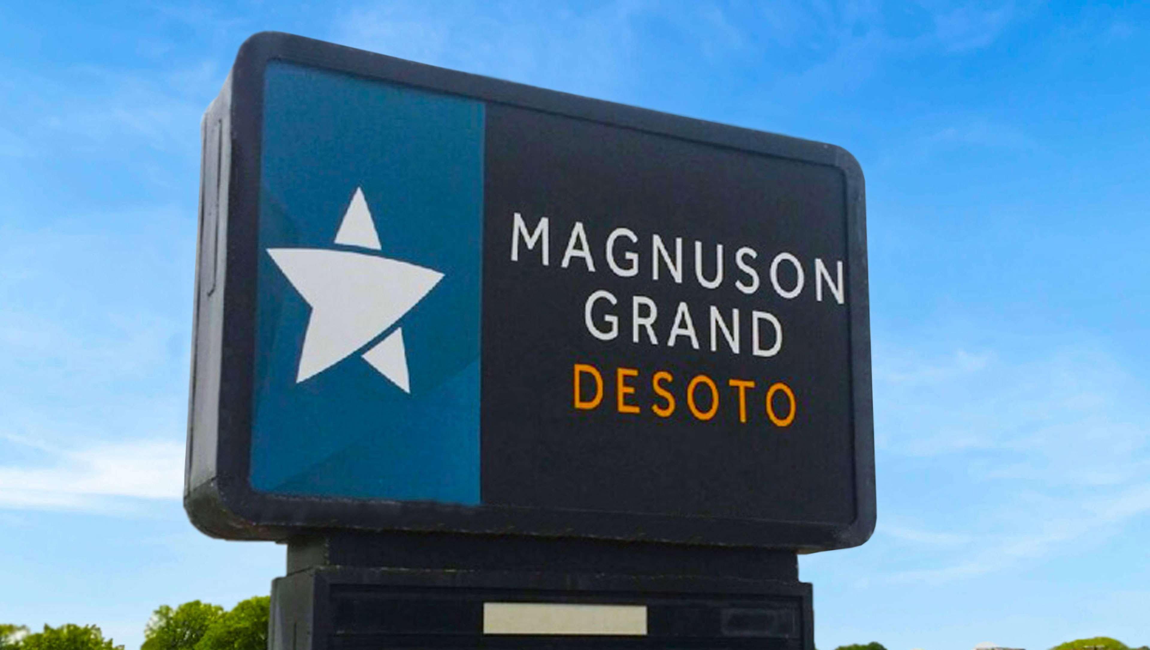 Magnuson Grand Desoto Hotel Exterior foto